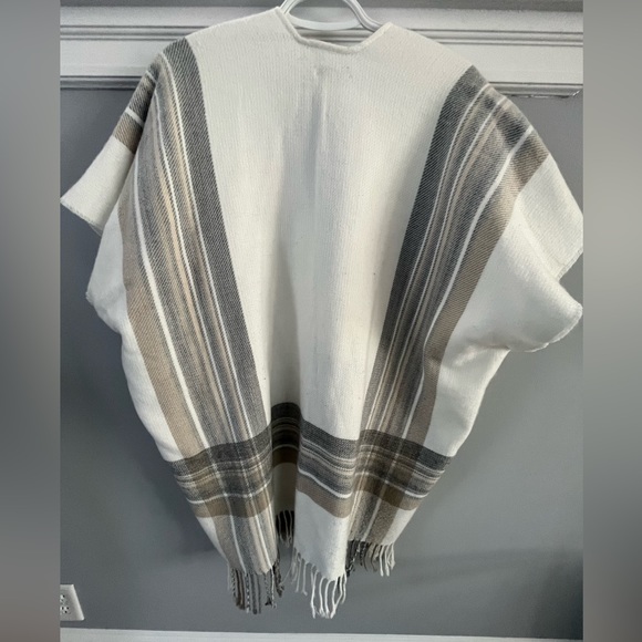 Loft Sweater/Shawl - Picture 3 of 7